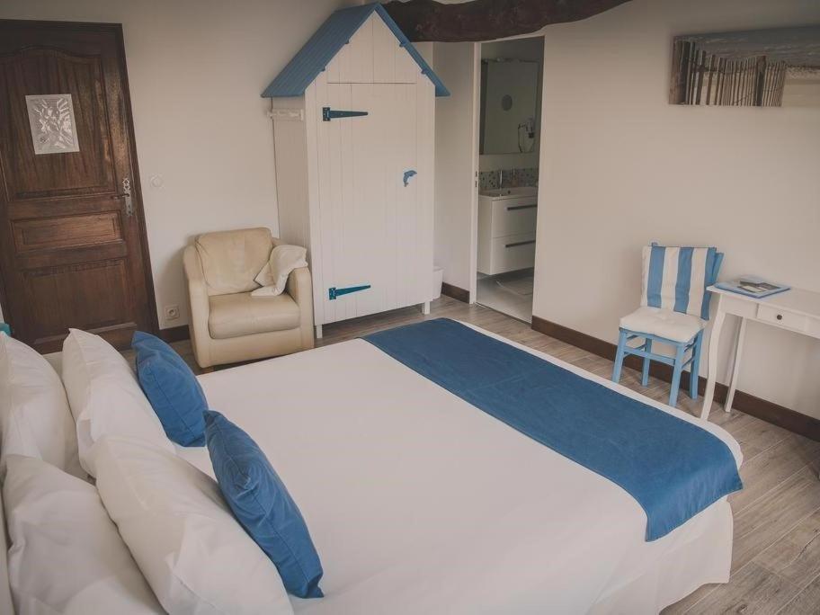 La Maison Periot Trevieres Экстерьер фото