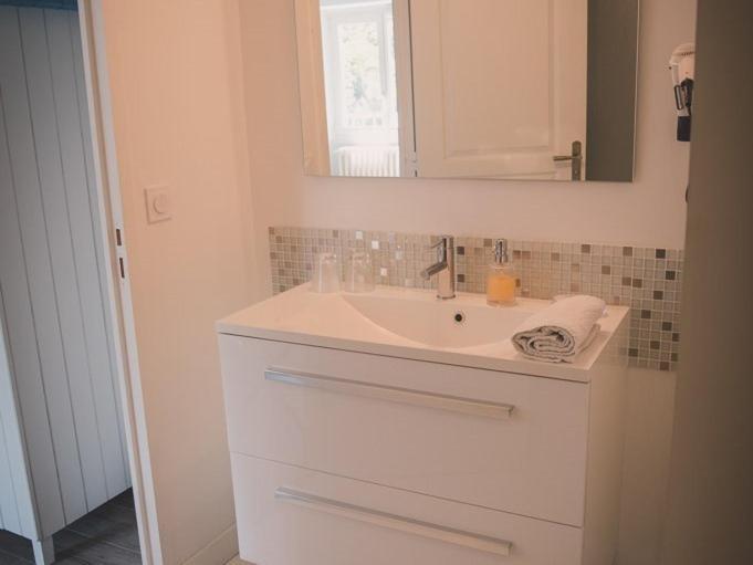 La Maison Periot Trevieres Номер фото